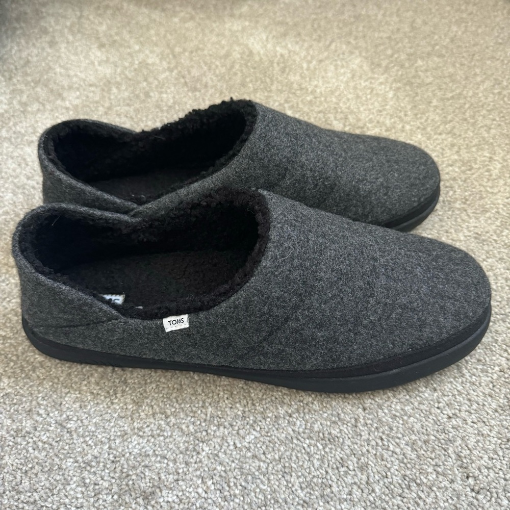TOM’s Ezra Slipper women’s size 11
